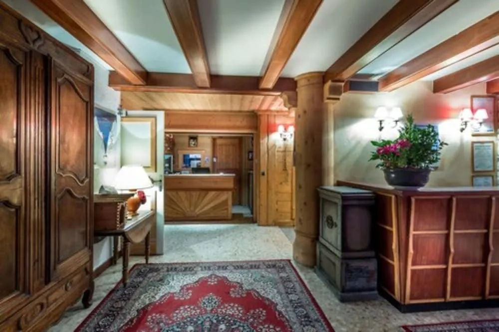 ***  Hotel Les Cretes-Blanches - Val D'Isere צרפת